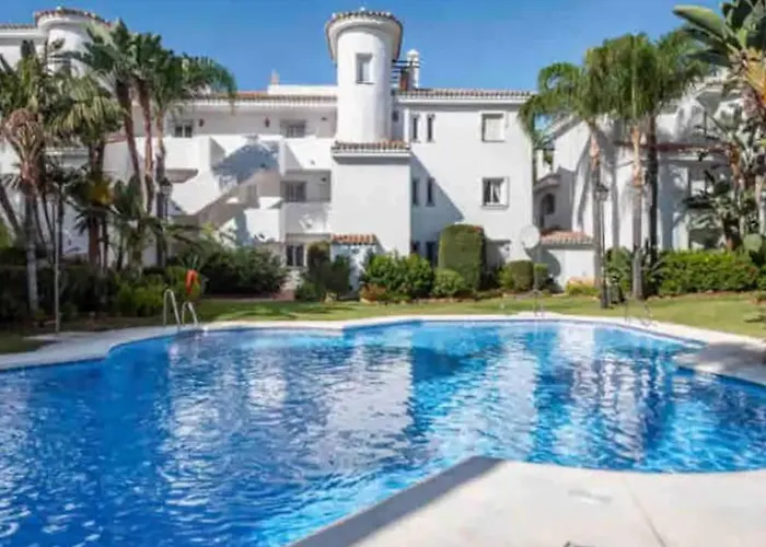 Beach Apartment - Sleeps 6 Pool & Private Terrace
