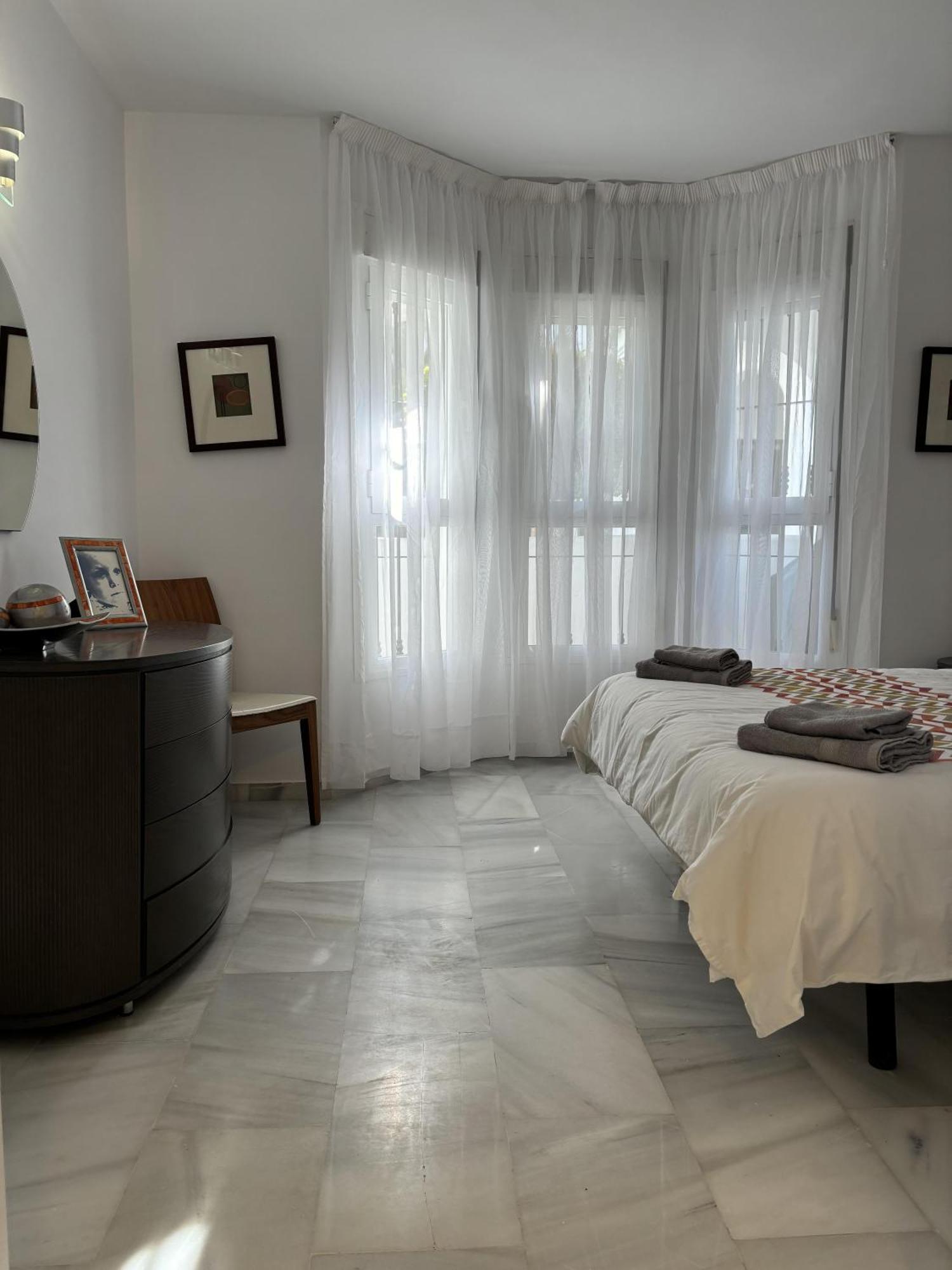 Impeccable 3-bed In Apartment Marbella