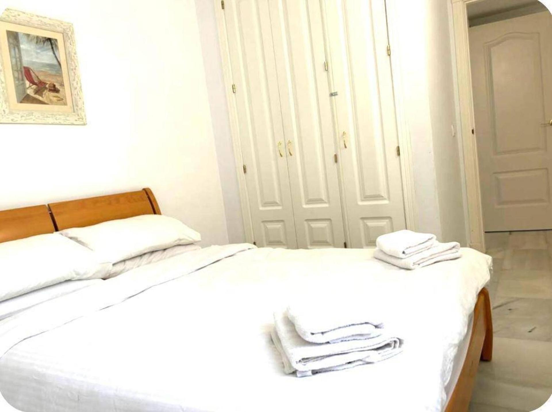 - Sleeps 6 Pool & Private Terrace Apartemen *