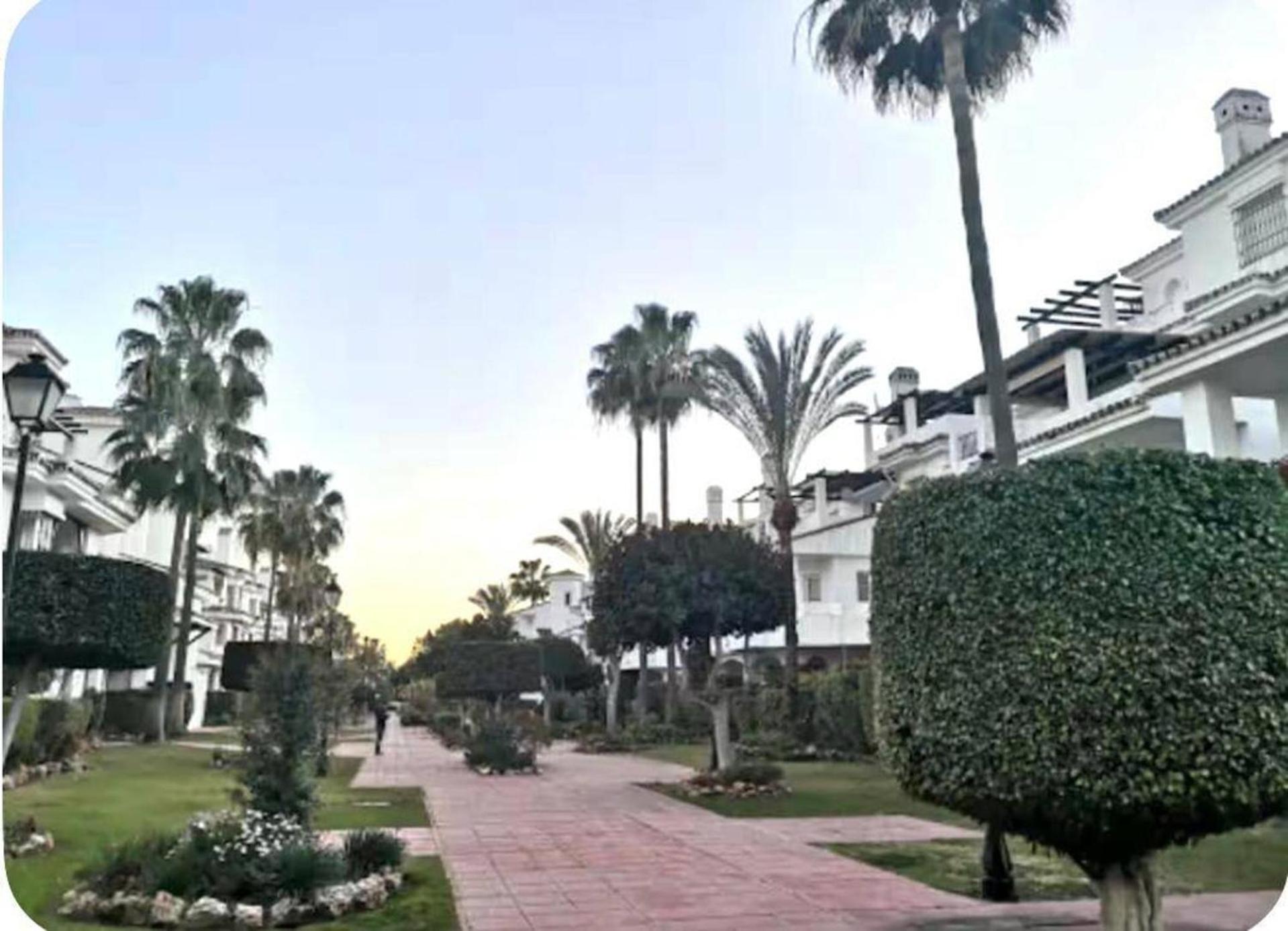 - Sleeps 6 Pool & Private Terrace Apartemen Marbella