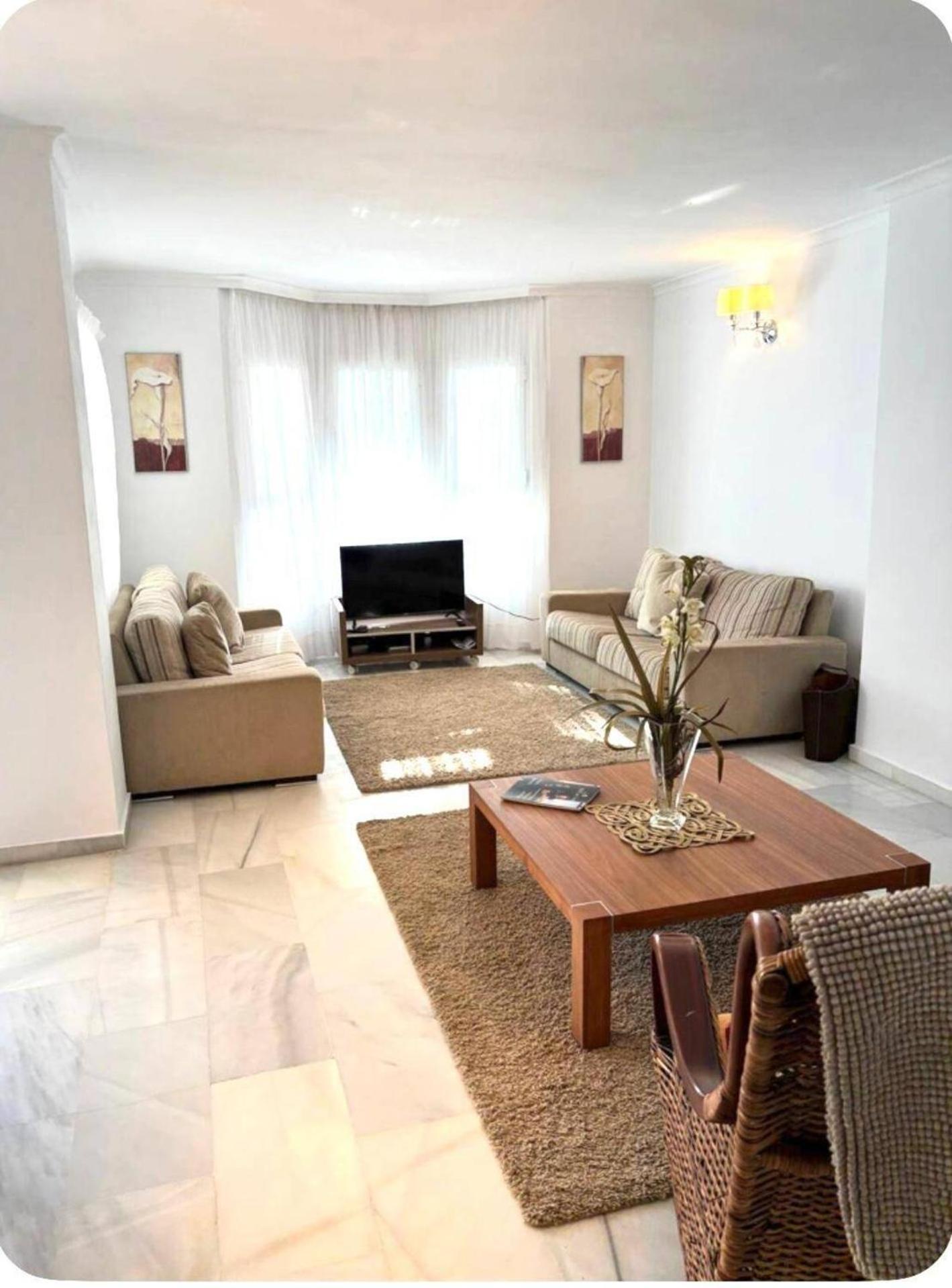 - Sleeps 6 Pool & Private Terrace Marbella